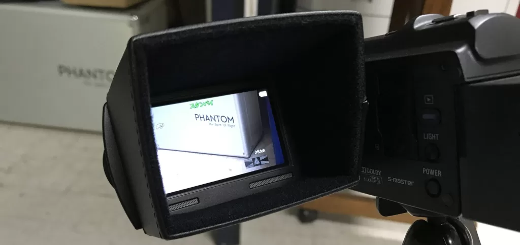 サンシェードありのカメラ