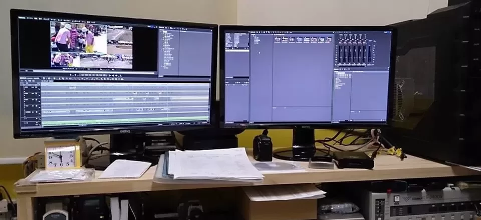 ツインモニター