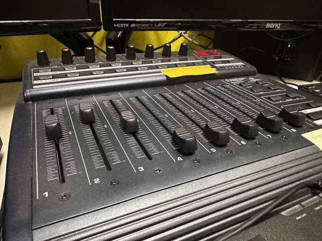 ベリンガー調音ミキサー