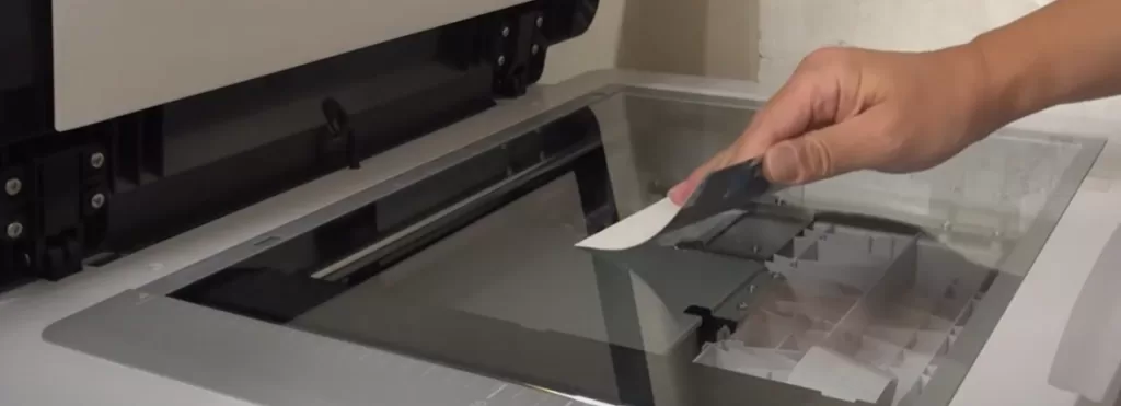 スキャナーに写真を置く