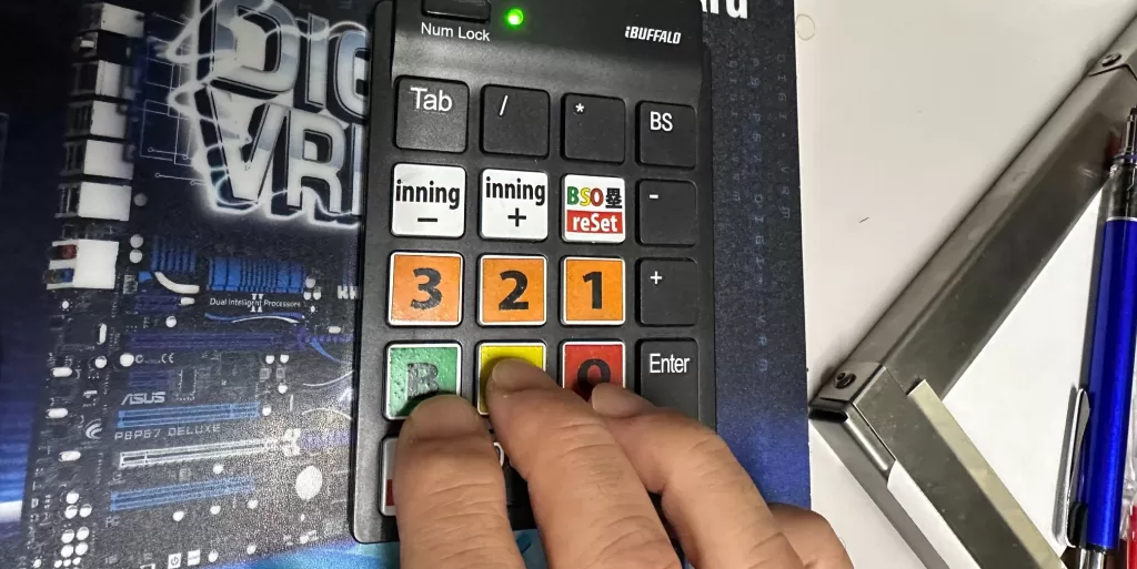 テンキーを打つ